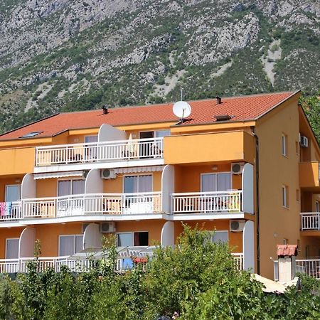 Apartments By The Sea Gradac, Makarska - 13681 Bagian luar foto