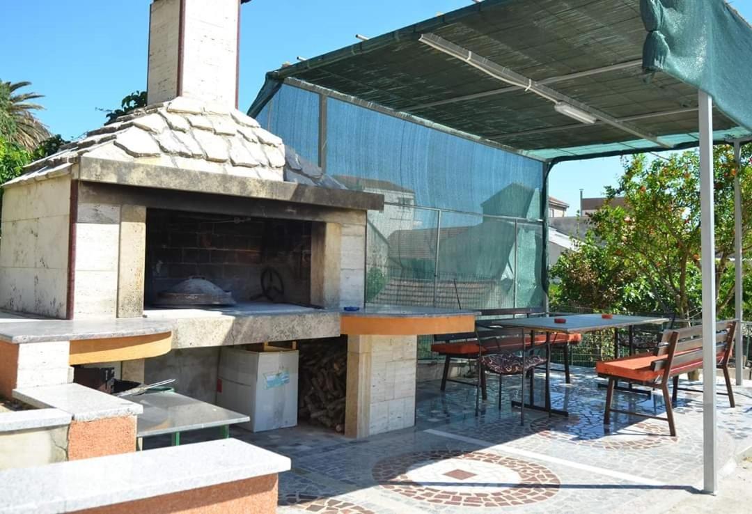 Apartments By The Sea Gradac, Makarska - 13681 Bagian luar foto