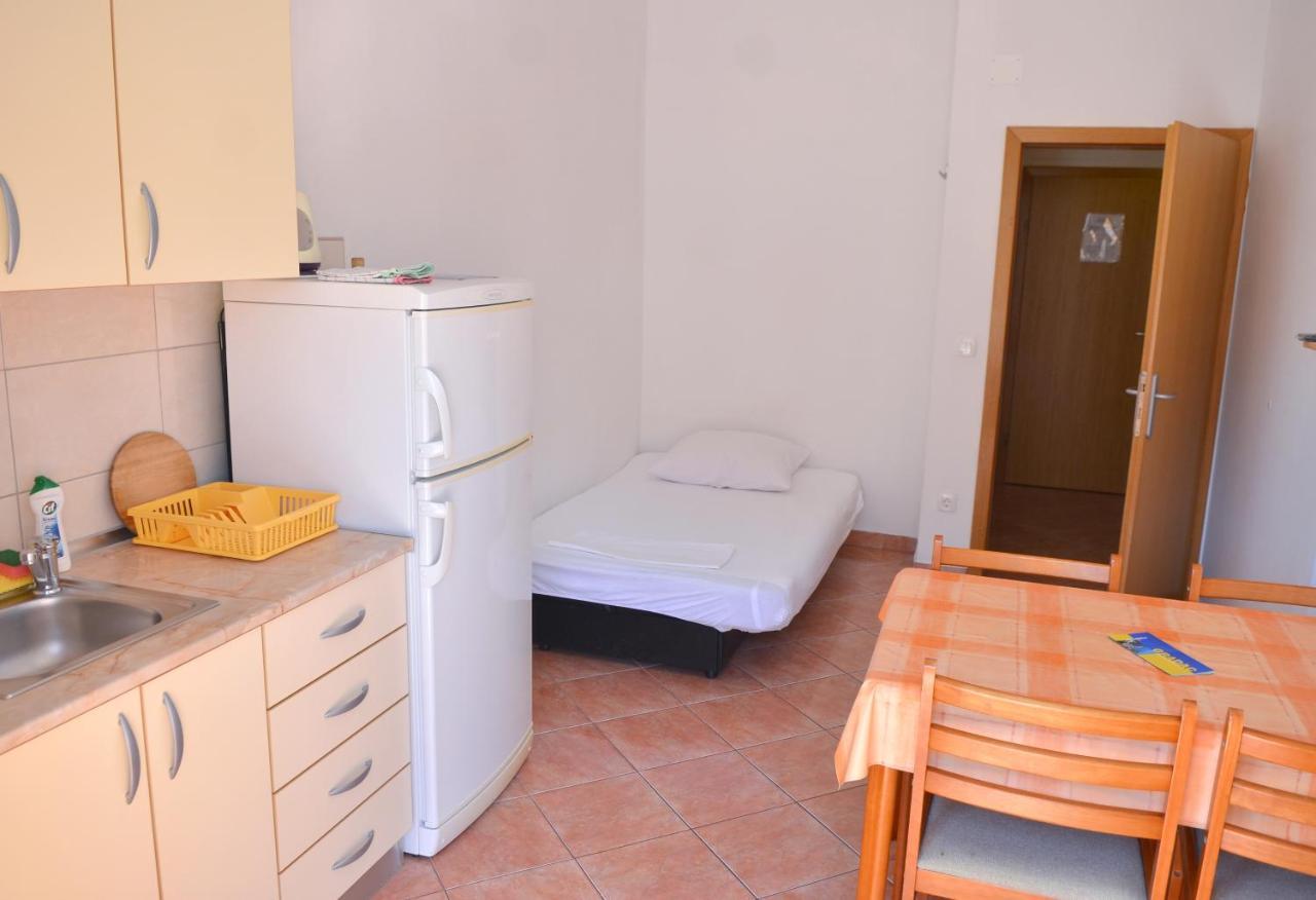 Apartments By The Sea Gradac, Makarska - 13681 Bagian luar foto