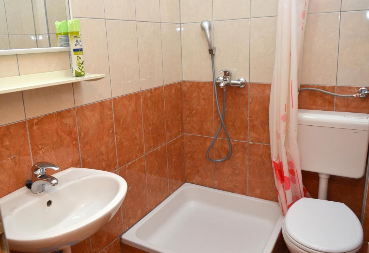 Apartments By The Sea Gradac, Makarska - 13681 Bagian luar foto