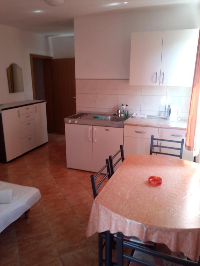 Apartments By The Sea Gradac, Makarska - 13681 Bagian luar foto
