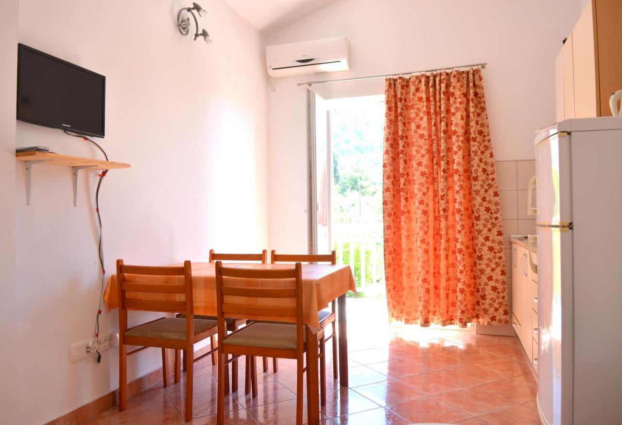 Apartments By The Sea Gradac, Makarska - 13681 Bagian luar foto