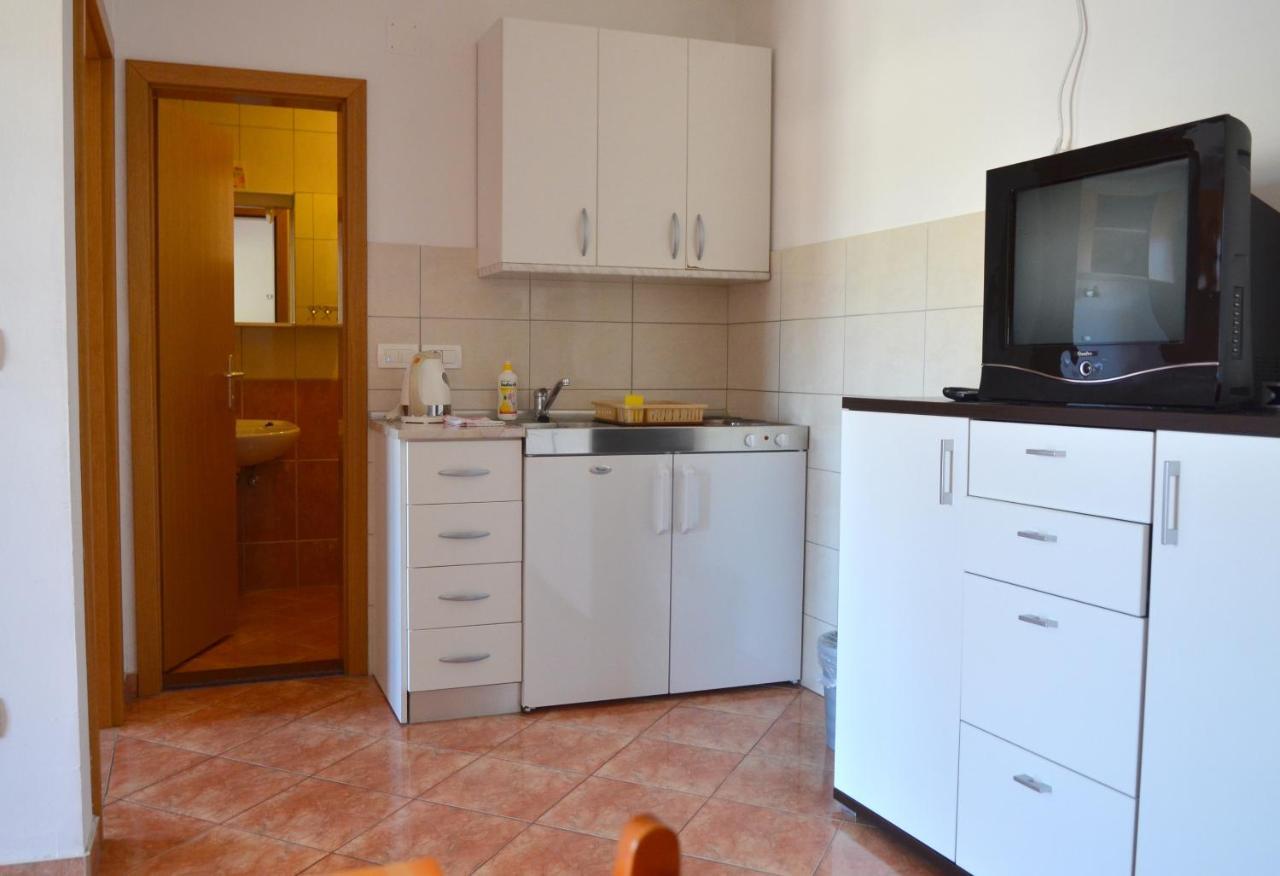 Apartments By The Sea Gradac, Makarska - 13681 Bagian luar foto