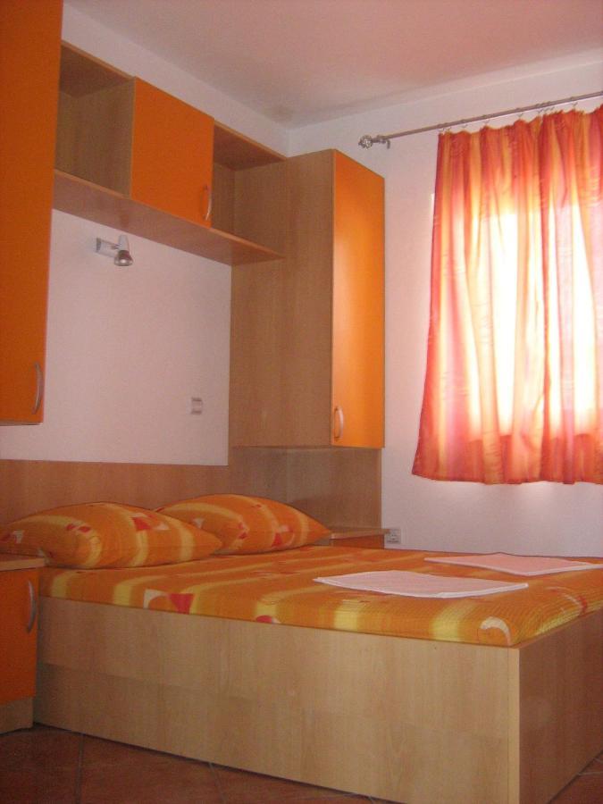 Apartments By The Sea Gradac, Makarska - 13681 Bagian luar foto
