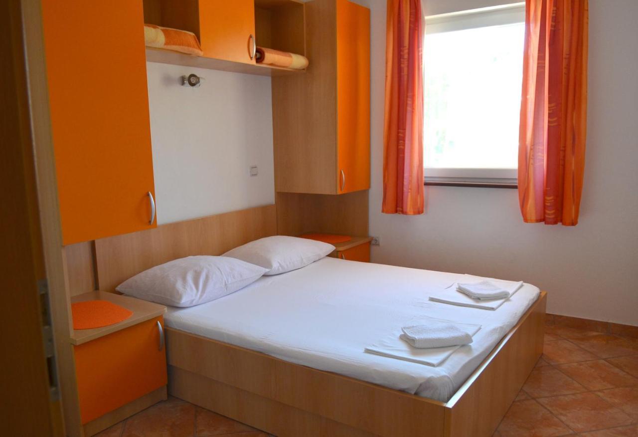 Apartments By The Sea Gradac, Makarska - 13681 Bagian luar foto