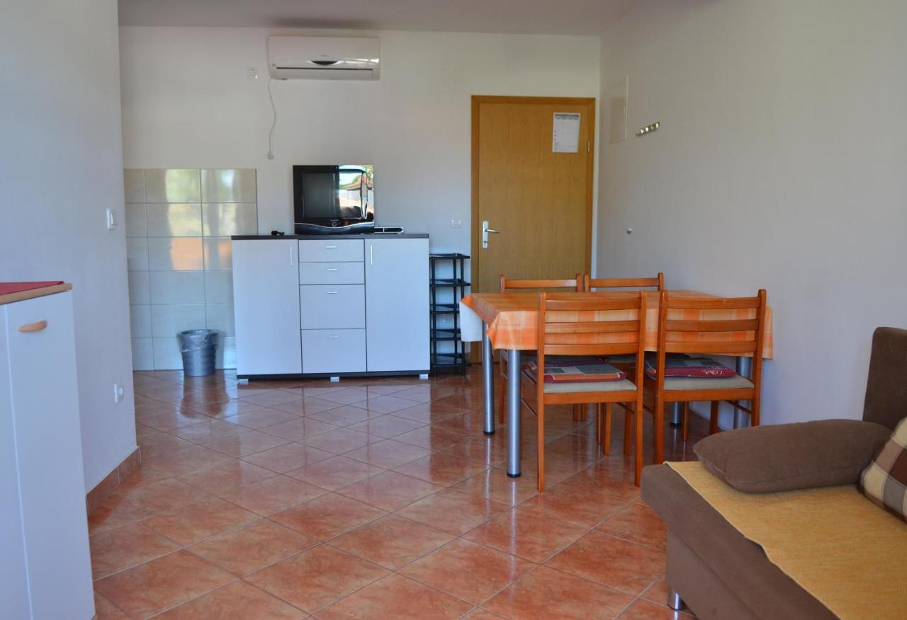 Apartments By The Sea Gradac, Makarska - 13681 Bagian luar foto