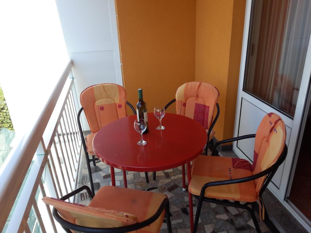 Apartments By The Sea Gradac, Makarska - 13681 Bagian luar foto
