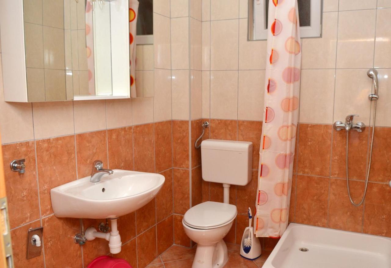 Apartments By The Sea Gradac, Makarska - 13681 Bagian luar foto