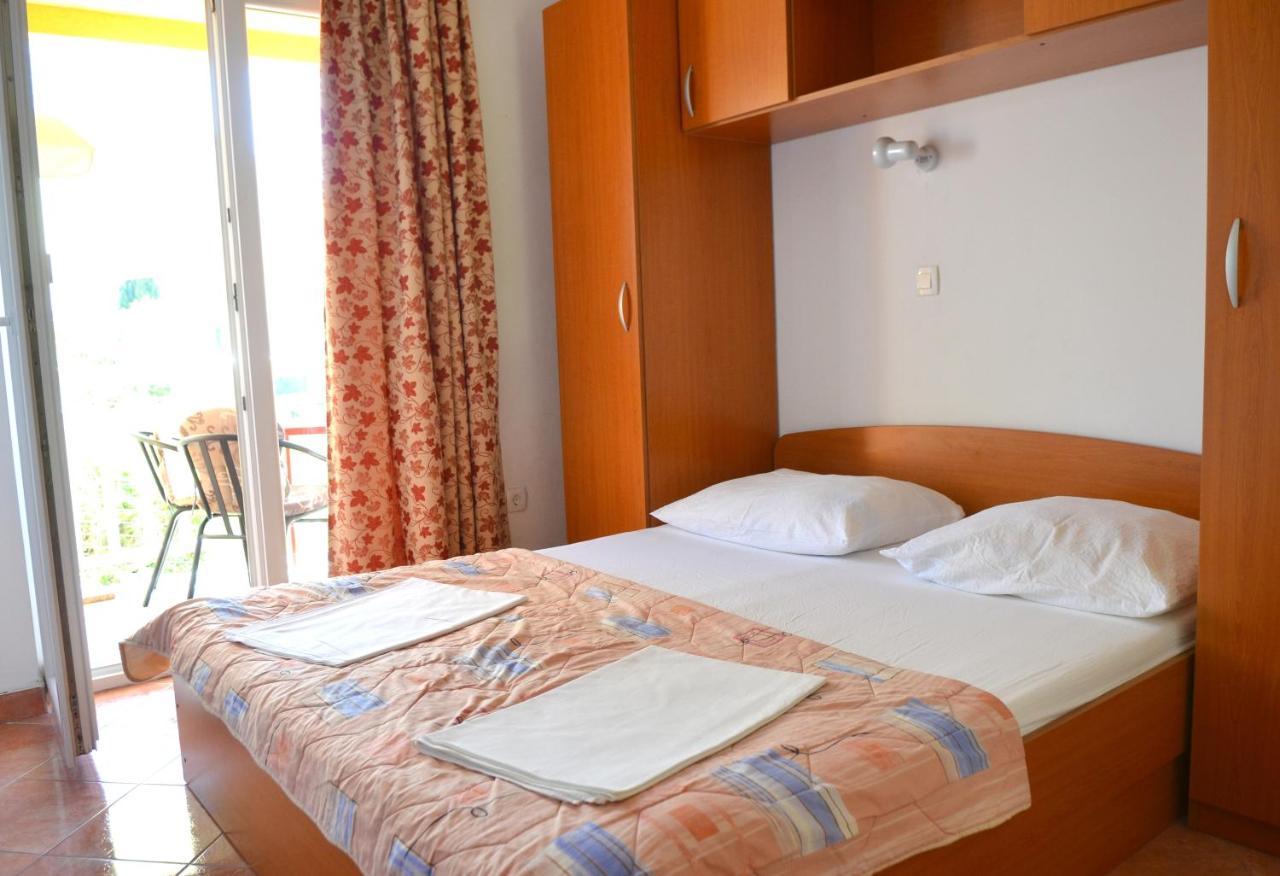 Apartments By The Sea Gradac, Makarska - 13681 Bagian luar foto
