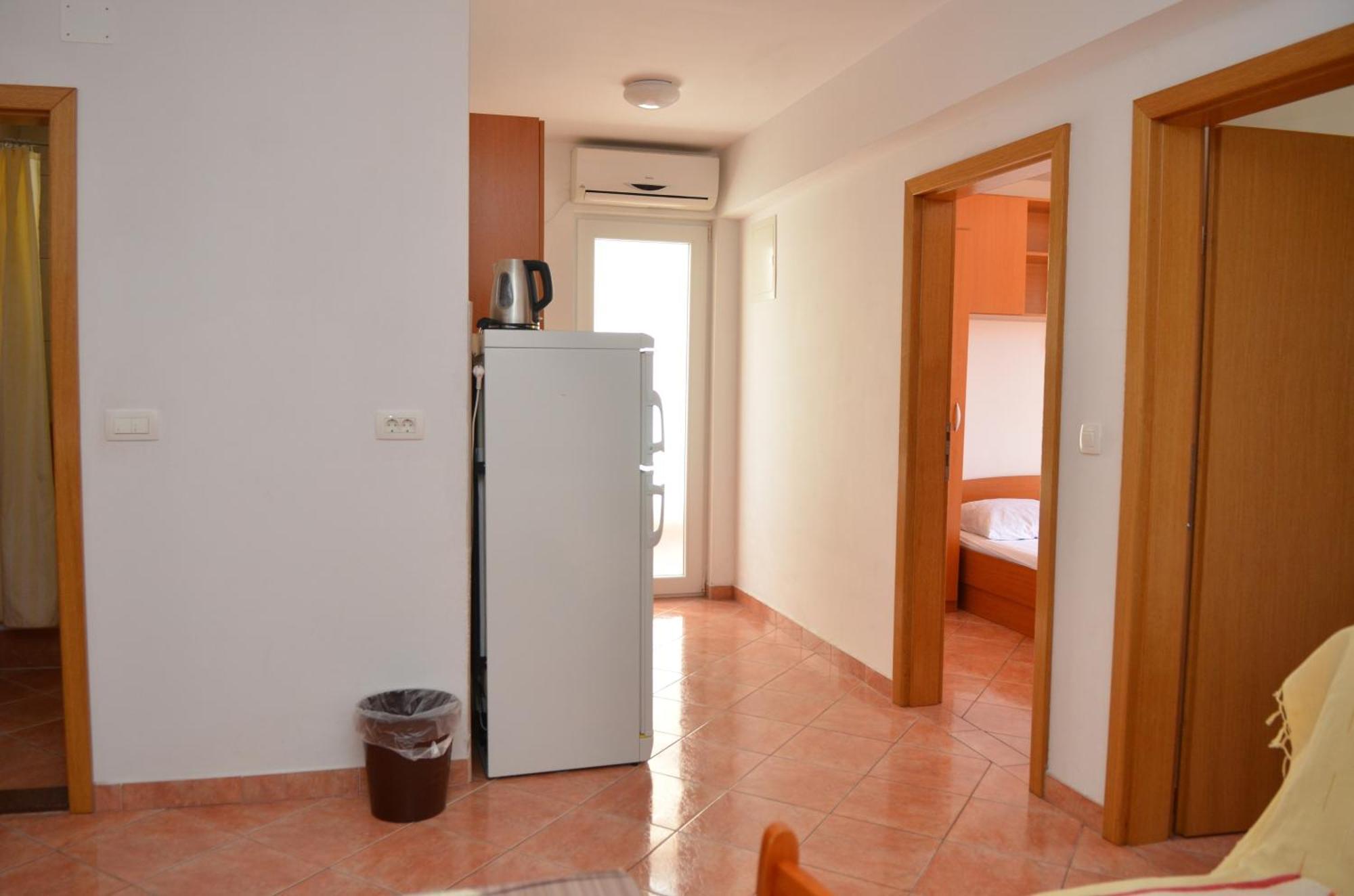 Apartments By The Sea Gradac, Makarska - 13681 Ruang foto
